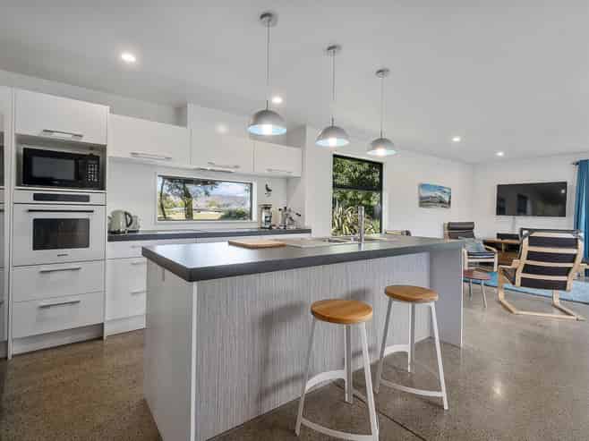 84 Dillons Point Road, Blenheim
