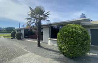 124 Great North Road, Winton