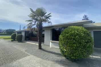 124 Great North Road, Winton