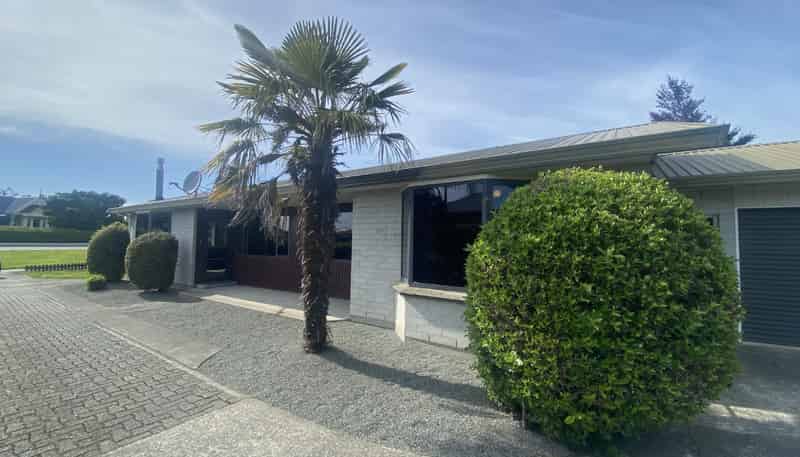 124 Great North Road, Winton