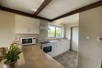 124 Great North Road, Winton