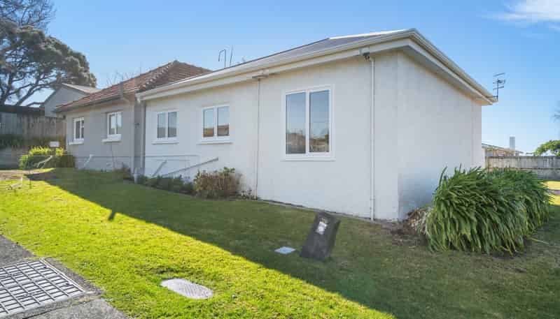 1 Russell Place, Brookfield