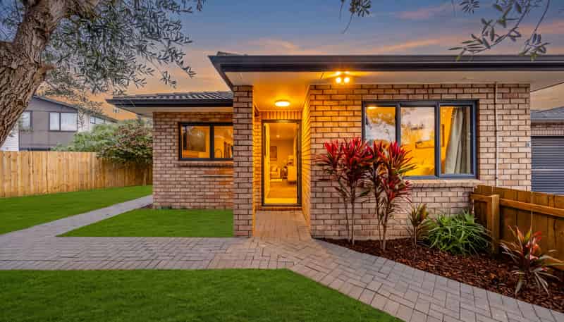 6/11 Lawford Place, Mangere