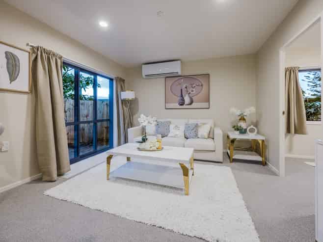 6/11 Lawford Place, Mangere