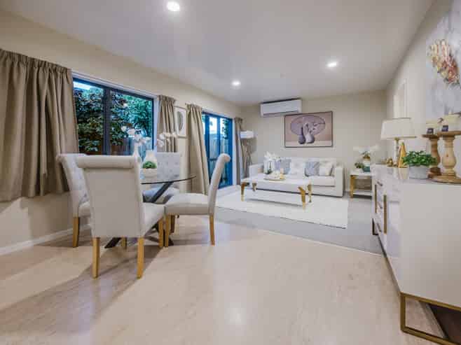 6/11 Lawford Place, Mangere