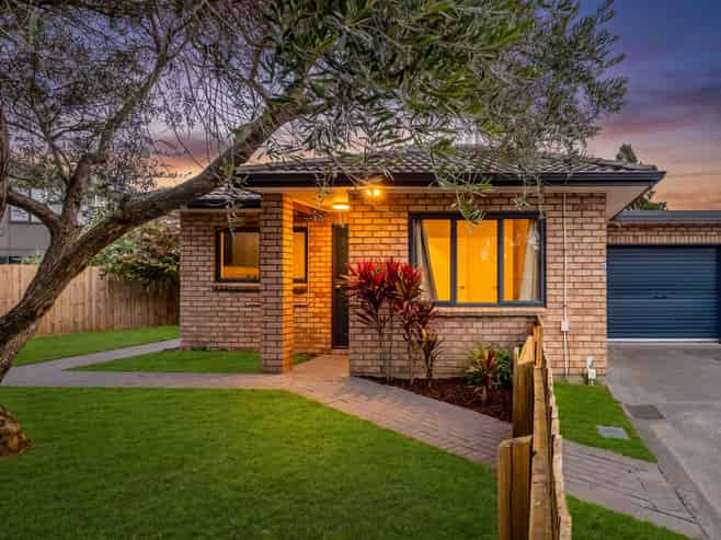 6/11 Lawford Place, Mangere