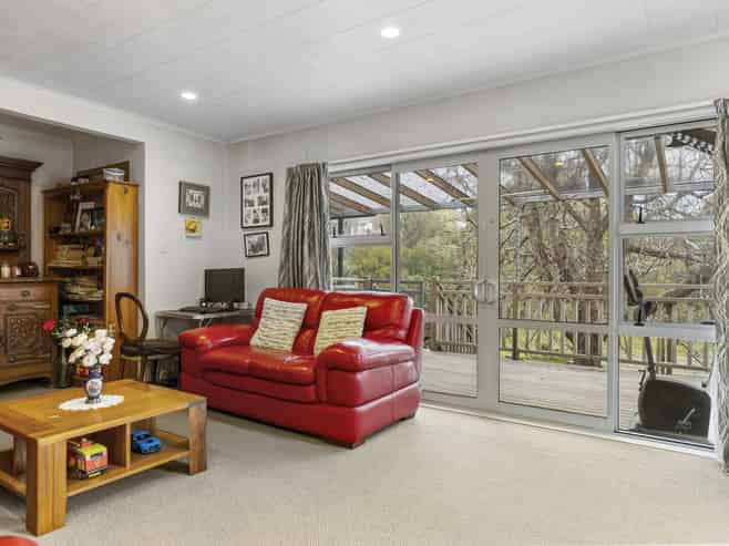 84 Taharepa Road, Hilltop