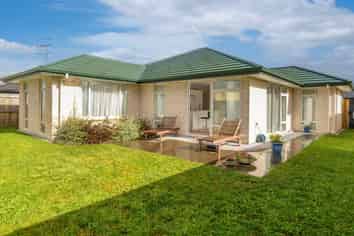 8 Fearnley Grove, Pyes Pa
