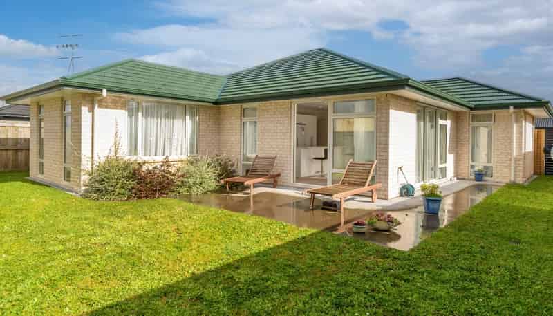 8 Fearnley Grove, Pyes Pa
