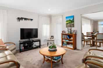 8 Fearnley Grove, Pyes Pa