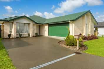 8 Fearnley Grove, Pyes Pa