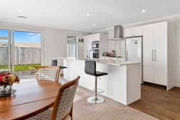 8 Fearnley Grove, Pyes Pa
