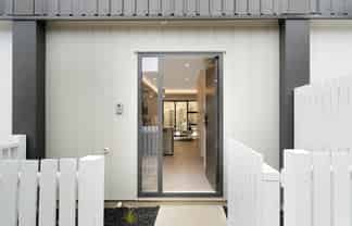 2/52 Newington Road, Henderson