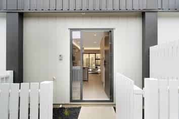 2/52 Newington Road, Henderson