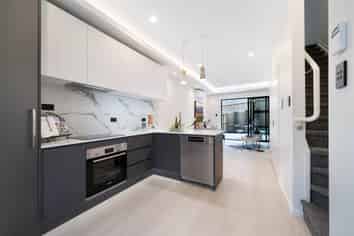 2/52 Newington Road, Henderson