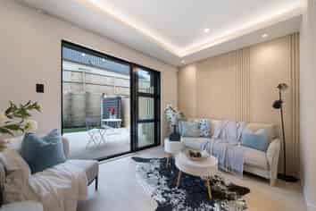 2/52 Newington Road, Henderson