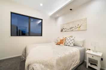 2/52 Newington Road, Henderson