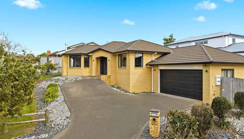 25 Durbin Court, Greenhithe