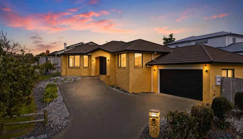 25 Durbin Court, Greenhithe
