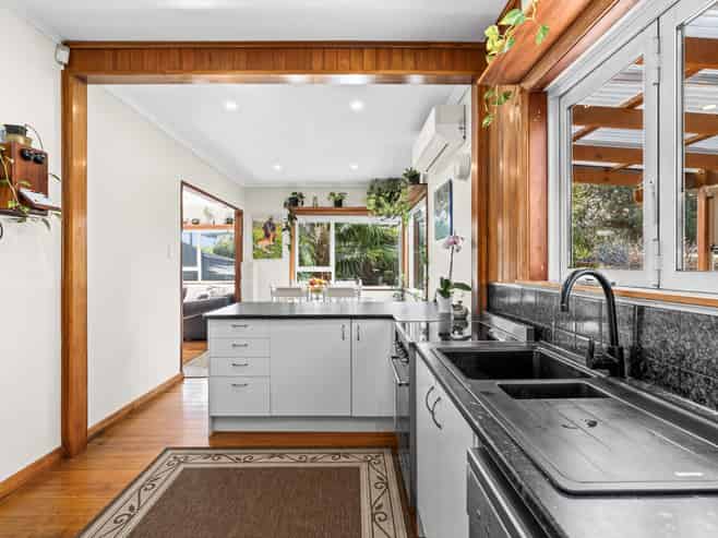 12 Barker Road, Marewa