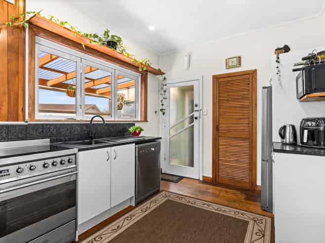 12 Barker Road, Marewa