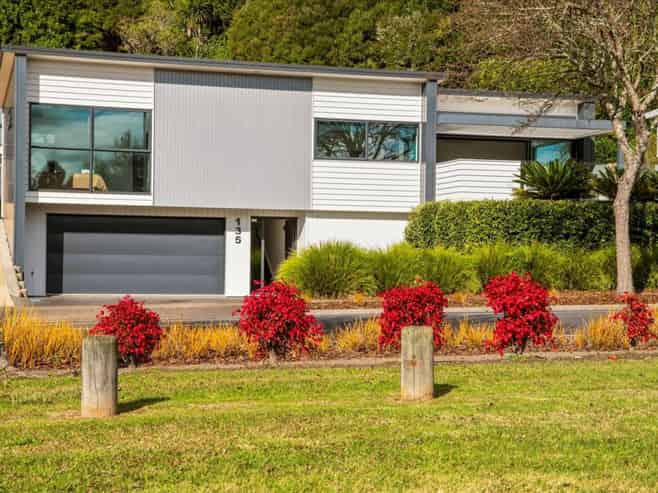 135 Lakes Boulevard, Pyes Pa