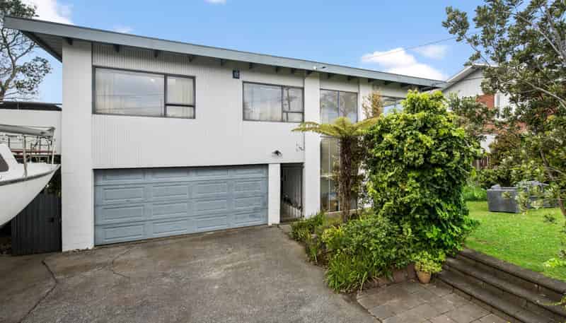 997 Beach Road, Torbay