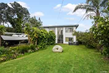 997 Beach Road, Torbay