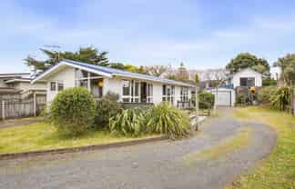 10 Bahama Crescent, Paraparaumu Beach