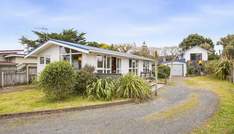 10 Bahama Crescent, Paraparaumu Beach