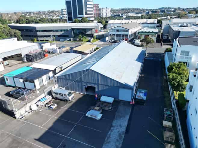 Functional Warehouse + Secure Yard