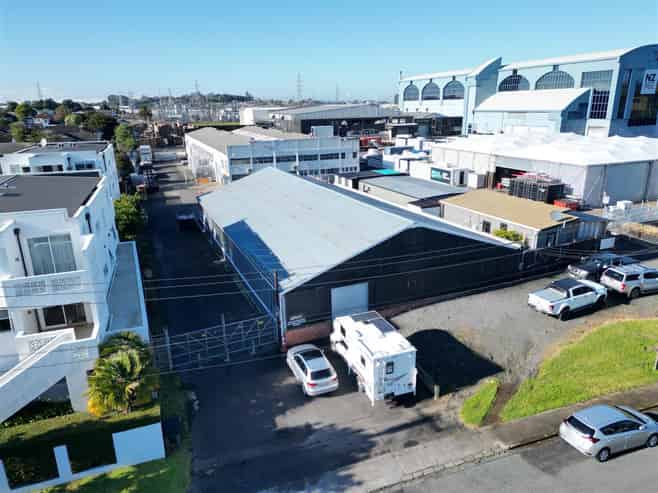 Functional Warehouse + Secure Yard