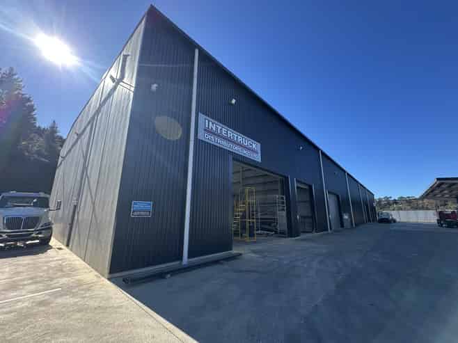 High stud warehouse with excellent truck access