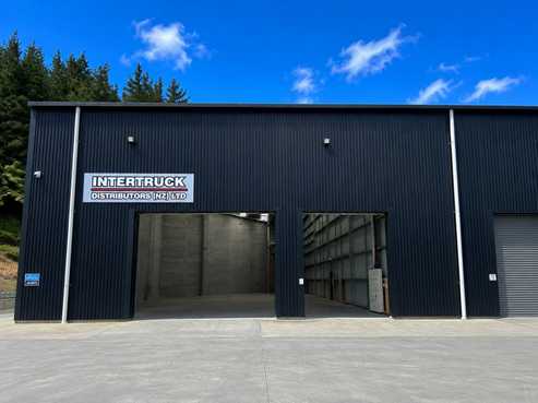 High stud warehouse with excellent truck access