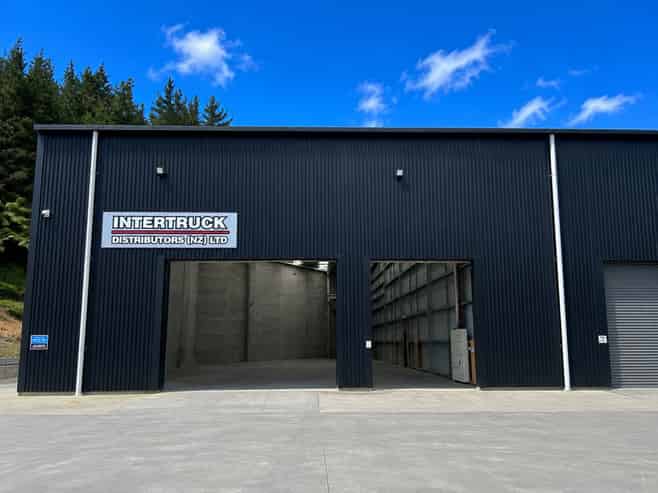 High stud warehouse with excellent truck access