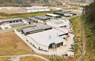 High stud warehouse with excellent truck access