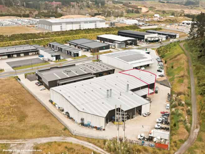 High stud warehouse with excellent truck access