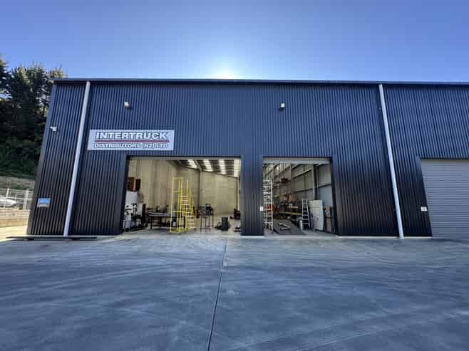 High stud warehouse with excellent truck access