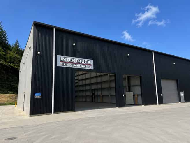 High stud warehouse with excellent truck access