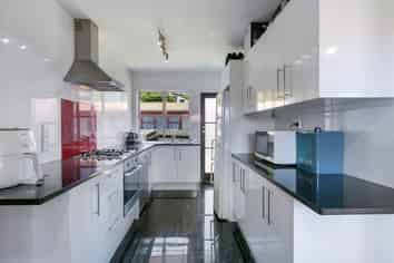 2/2 Chevis Place, Pakuranga