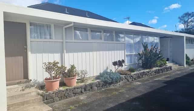 2/127 Seabrook Avenue, New Lynn