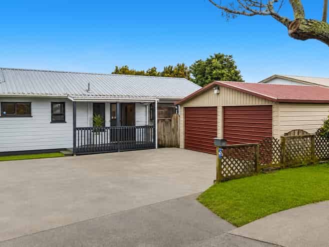 32 Wai Iti Place, Clendon Park