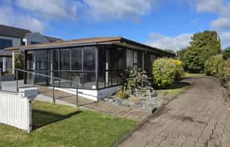 18 Harbour Drive, Otumoetai