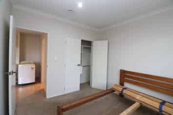 Granny Fla/65 Castlederg Drive, Flat Bush