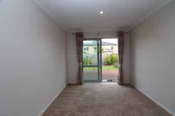 Granny Fla/65 Castlederg Drive, Flat Bush