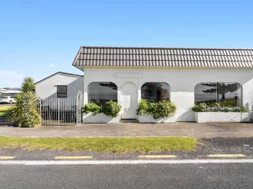 903 East Coast Road, Kaiaua