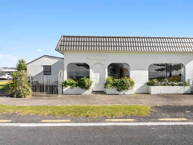 903 East Coast Road, Kaiaua