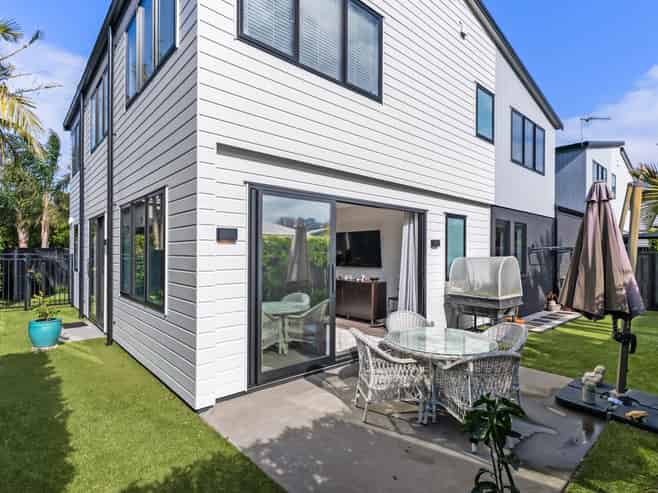30C Pembroke Crescent, Glendowie
