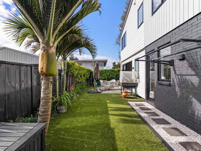 30C Pembroke Crescent, Glendowie