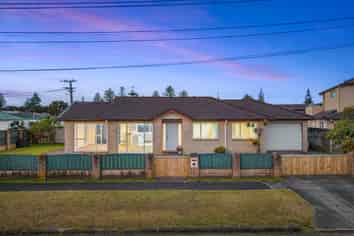 15 Pine Road, Orewa